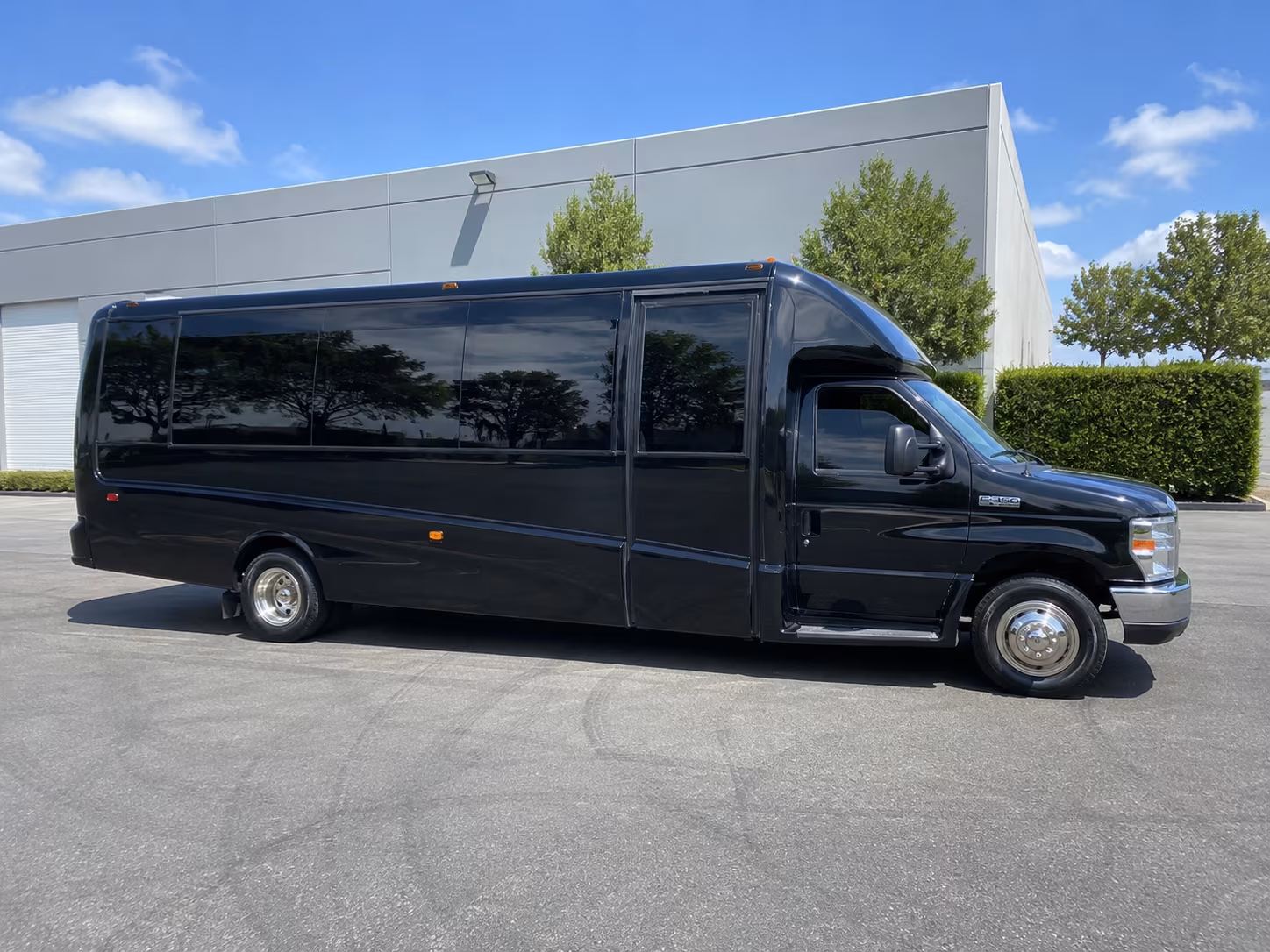 affordable memphis prom party bus prices split across your group