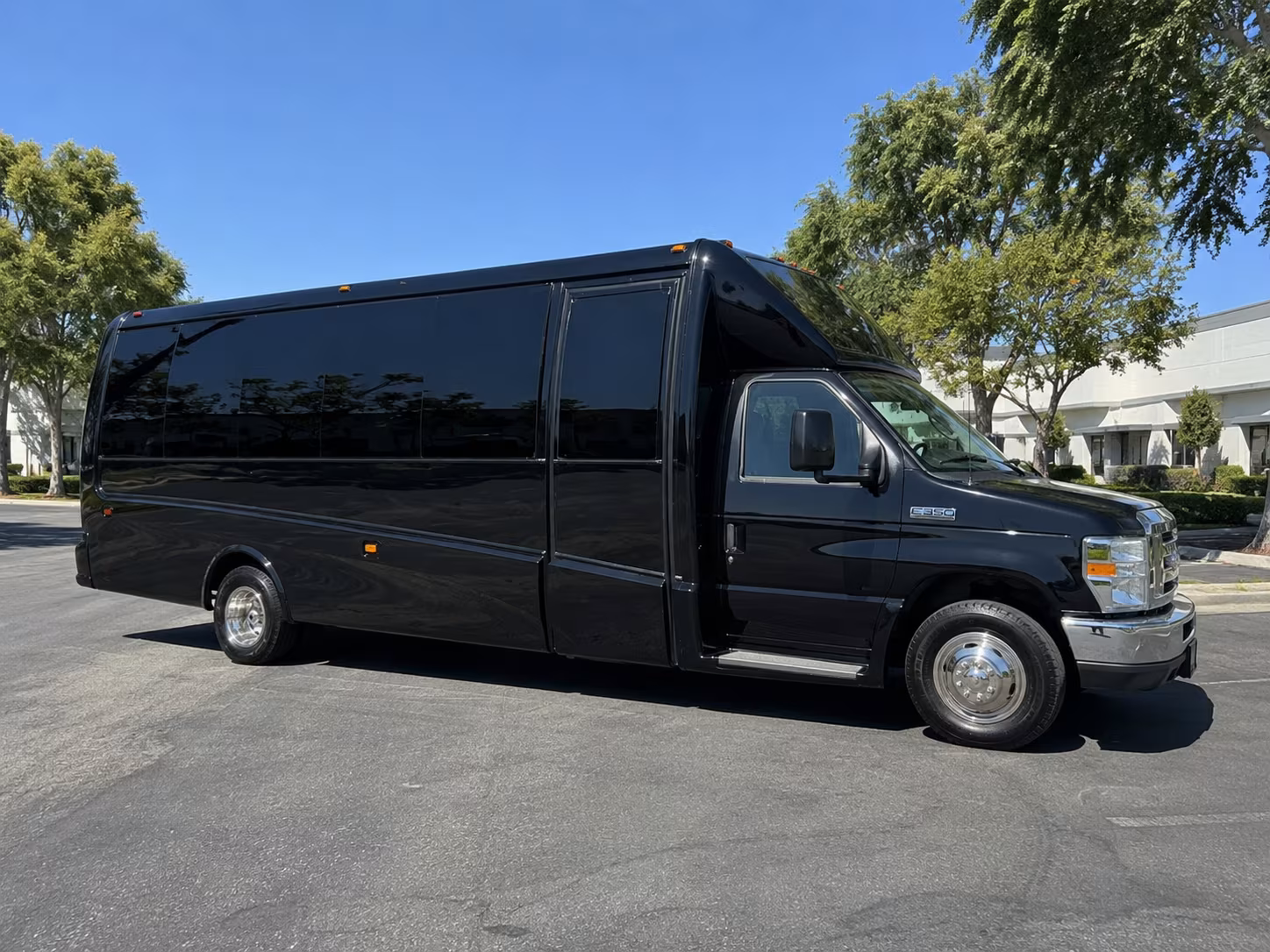 memphis corporate retreat shuttle bus rentals